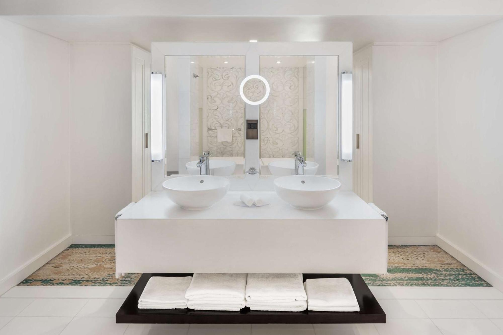 Presidential Suite with Lounge Access - Creek View